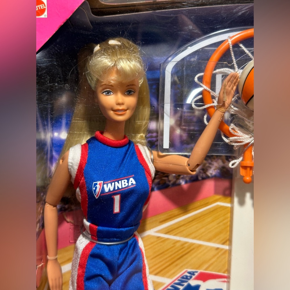 90s WNBA Barbie Doll with Basketball Hoop - NIB - Picture 2 of 5